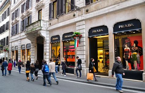 shopping around piazza di spagna